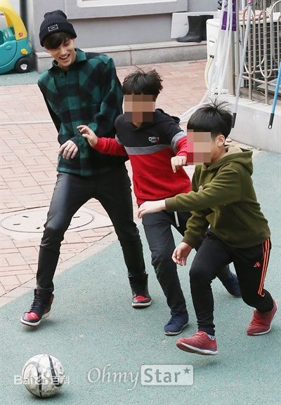 金钟仁(KAI（官方艺名）， ， （韩文名），Kim Jong In)社会活动图片图集