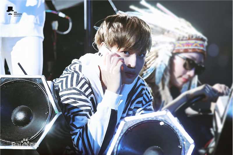 金钟仁(KAI（官方艺名）， ， （韩文名），Kim Jong In)舞台照素颜照相册