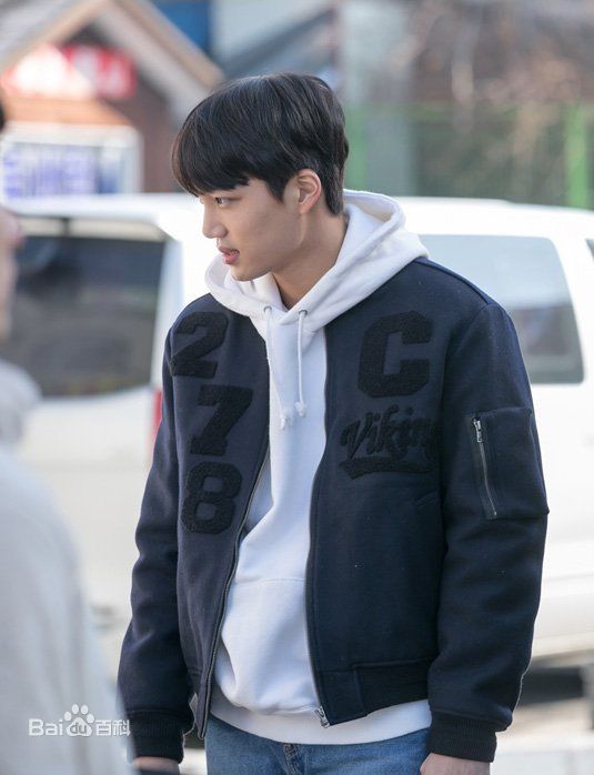 金钟仁(KAI（官方艺名）， ， （韩文名），Kim Jong In)Andante前后照片