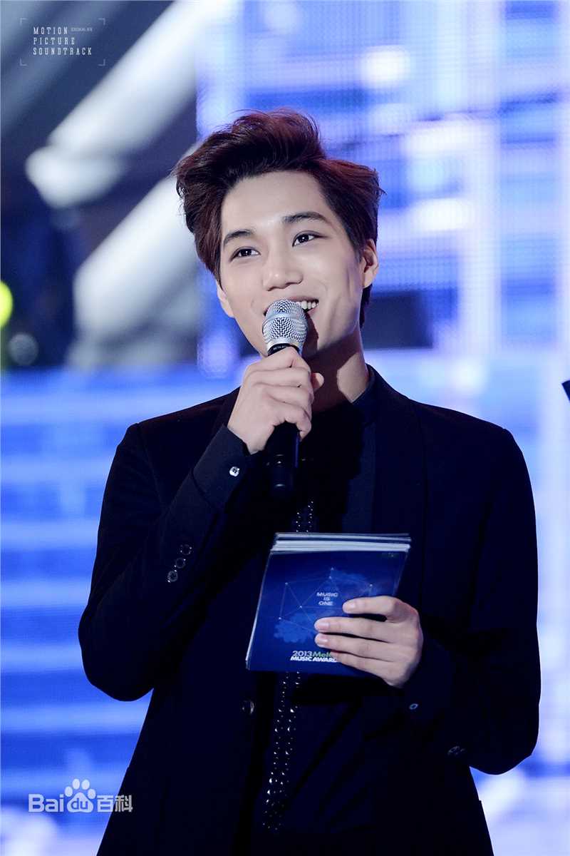 金钟仁(KAI（官方艺名）， ， （韩文名），Kim Jong In)MC前后照片