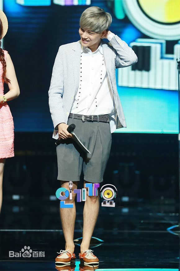 金钟仁(KAI（官方艺名）， ， （韩文名），Kim Jong In)MC前后照片