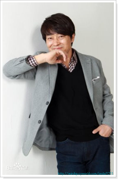 最新赵成夏壁纸