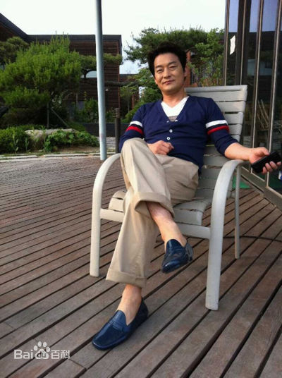 最新赵成夏性感图片