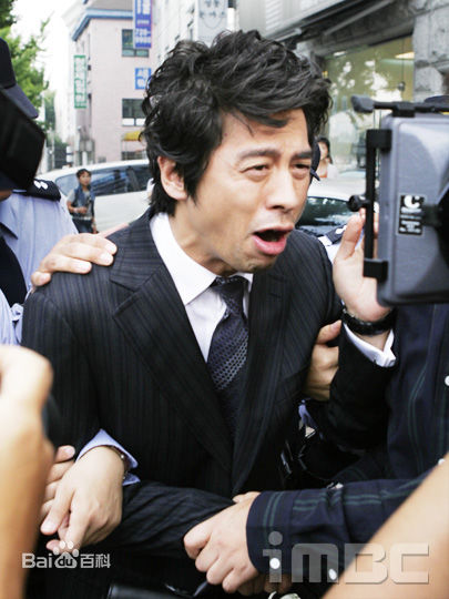 最全权伍中(Oh-jung Kwon)在《神秘男女》宣传图片中的壁纸