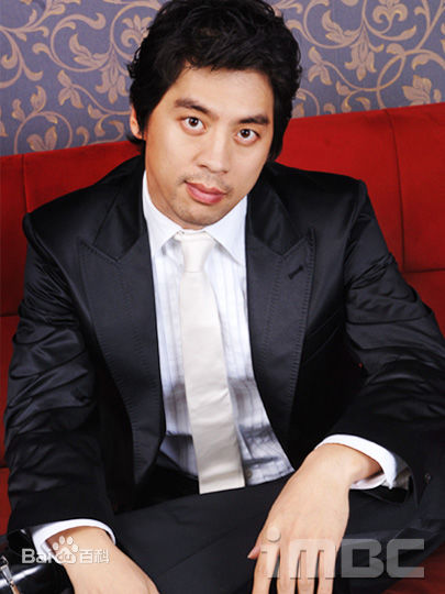 最全权伍中(Oh-jung Kwon)在《神秘男女》宣传图片中的壁纸