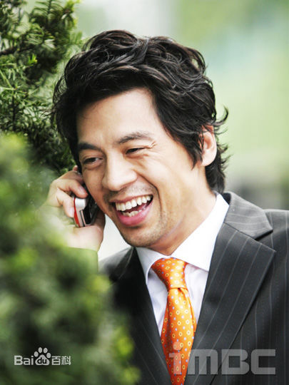 最全权伍中(Oh-jung Kwon)在《神秘男女》宣传图片中的壁纸