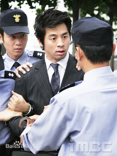 最全权伍中(Oh-jung Kwon)在《神秘男女》宣传图片中的壁纸