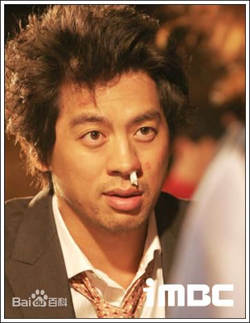 最全权伍中(Oh-jung Kwon)在《神秘男女》宣传图片中的壁纸