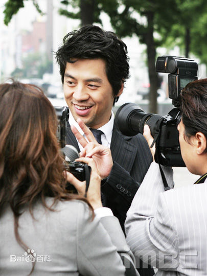 最全权伍中(Oh-jung Kwon)在《神秘男女》宣传图片中的壁纸