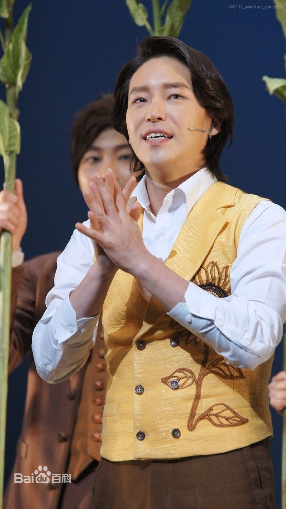 严基俊( ( Um Ki Joon ))音乐剧谢幕性感图片图集