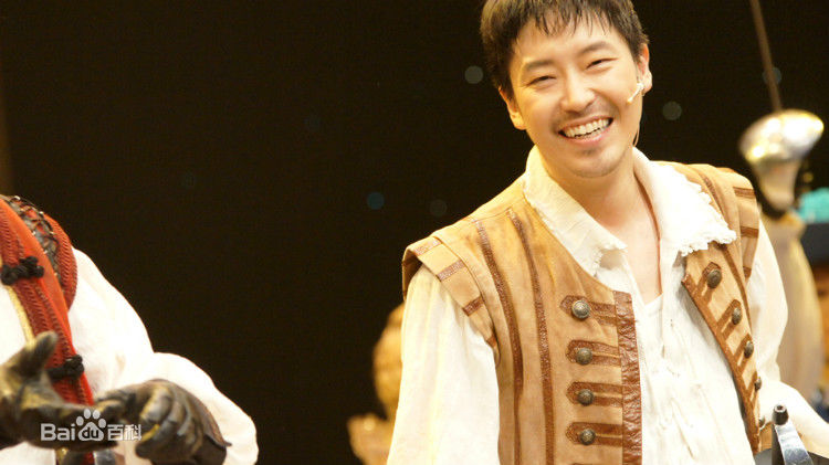 严基俊( ( Um Ki Joon ))音乐剧谢幕性感图片图集