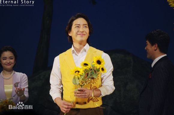 严基俊( ( Um Ki Joon ))音乐剧谢幕性感图片图集