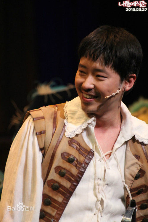 严基俊( ( Um Ki Joon ))音乐剧谢幕性感图片图集