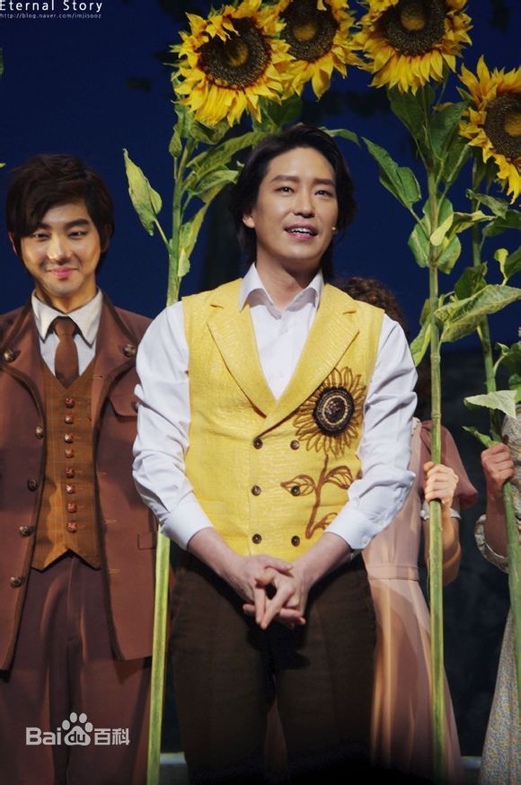 严基俊( ( Um Ki Joon ))音乐剧谢幕性感图片图集