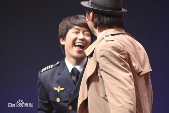 严基俊( ( Um Ki Joon ))音乐剧谢幕性感图片图集