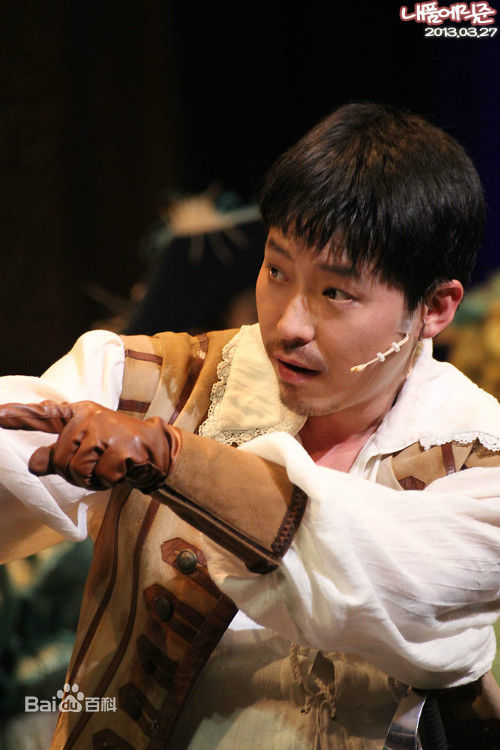 严基俊( ( Um Ki Joon ))音乐剧谢幕性感图片图集