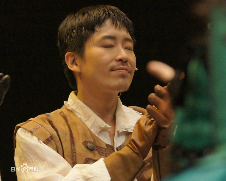 严基俊( ( Um Ki Joon ))音乐剧谢幕性感图片图集