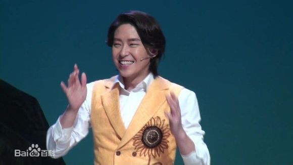 严基俊( ( Um Ki Joon ))音乐剧谢幕性感图片图集