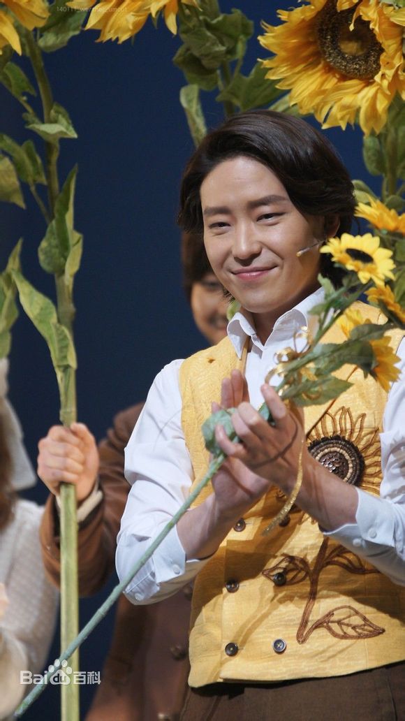 严基俊( ( Um Ki Joon ))音乐剧谢幕性感图片图集