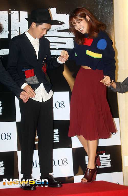 金彬雨((Kim Bin Woo))参加活动素颜照相册