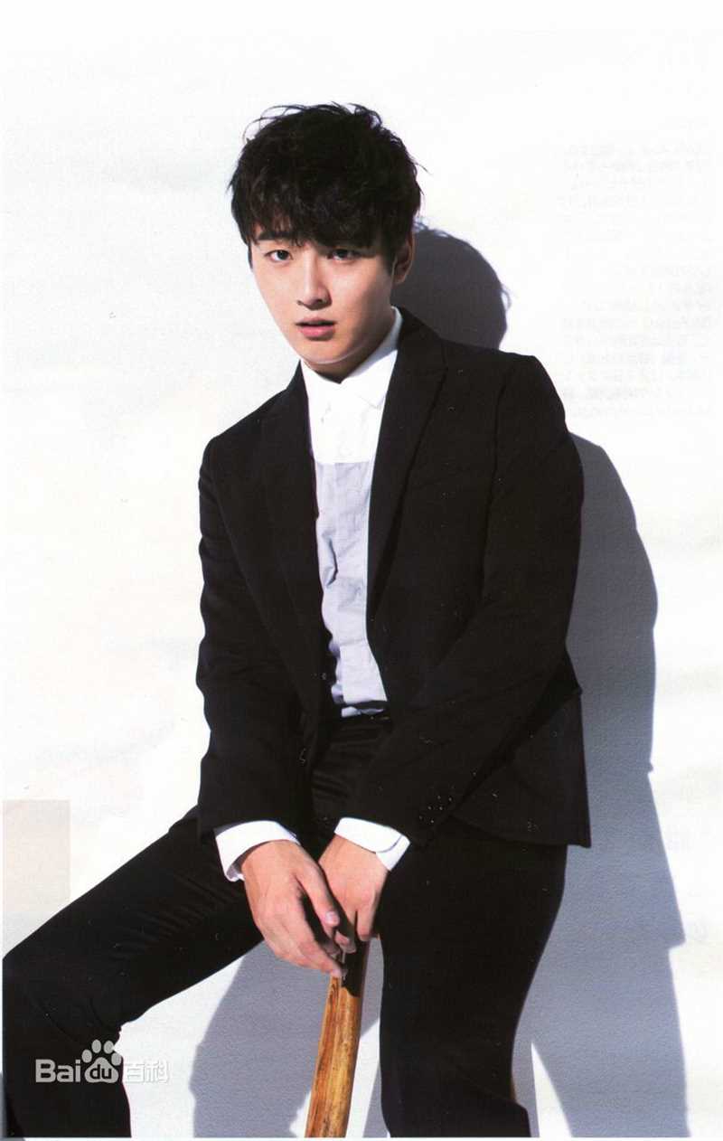 尹施允(，Yun Si Yun，ユン シユン，Yoon Si Yoon)13 VOCE图片图集