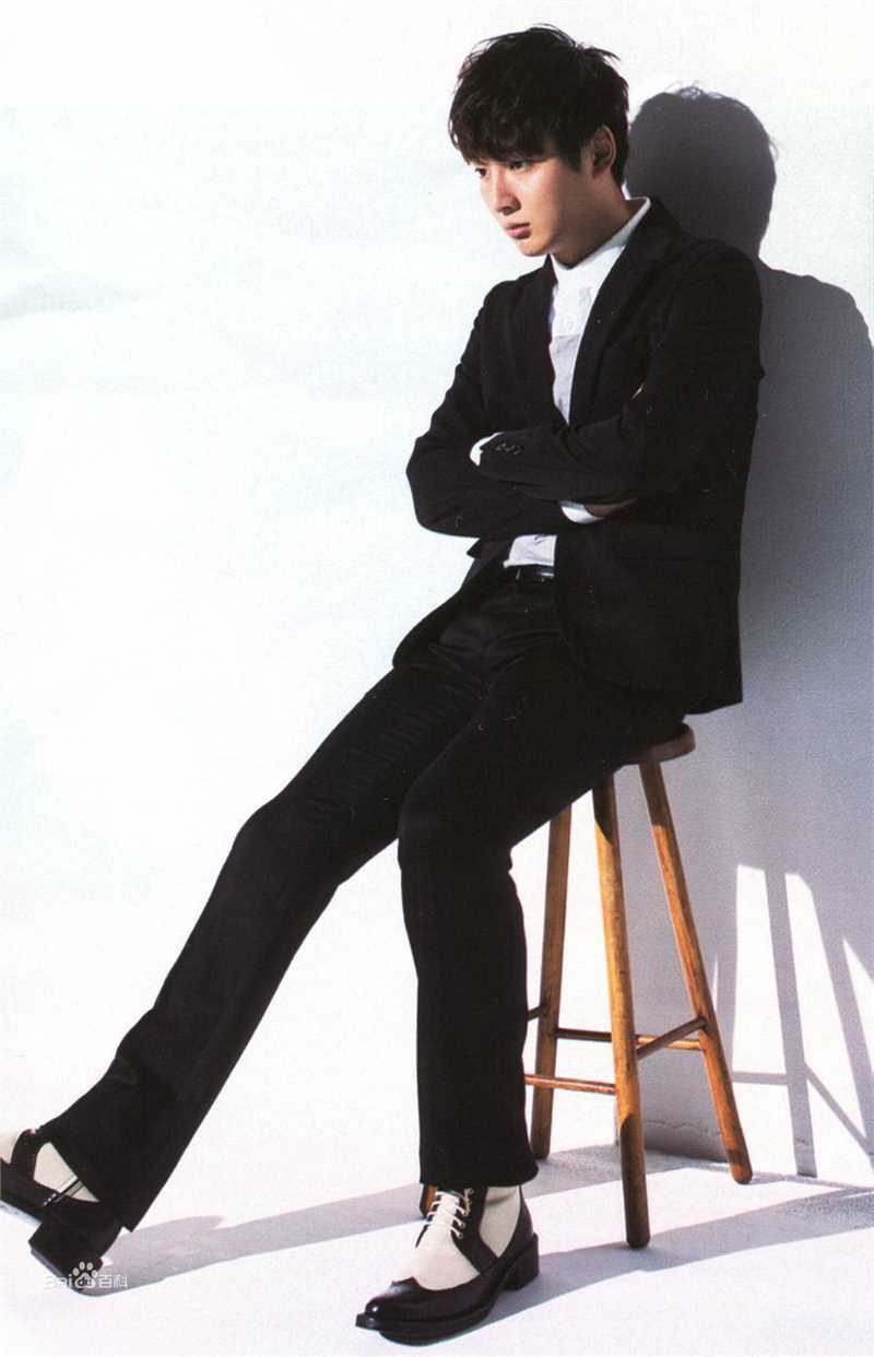 尹施允(，Yun Si Yun，ユン シユン，Yoon Si Yoon)13 VOCE图片图集