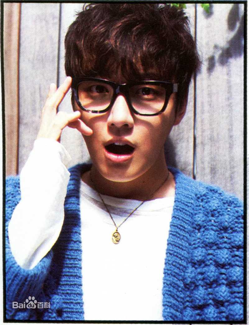 尹施允(，Yun Si Yun，ユン シユン，Yoon Si Yoon)13 VOCE图片图集