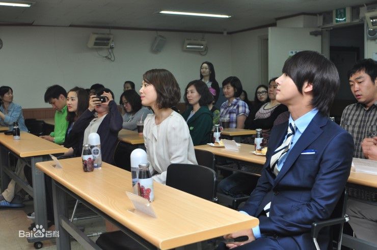 尹施允(，Yun Si Yun，ユン シユン，Yoon Si Yoon)公益宣传图册性感图片图集