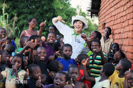 尹施允(，Yun Si Yun，ユン シユン，Yoon Si Yoon)公益宣传图册性感图片图集