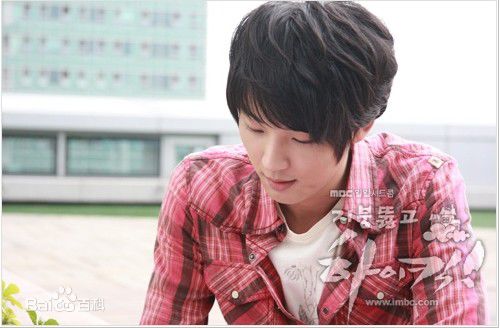 尹施允(，Yun Si Yun，ユン シユン，Yoon Si Yoon)穿透屋顶的HK 最优质剧照