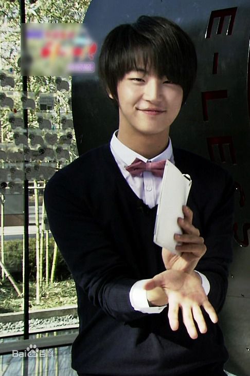 尹施允(，Yun Si Yun，ユン シユン，Yoon Si Yoon)穿透屋顶的HK 最优质剧照