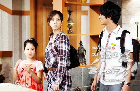 尹施允(，Yun Si Yun，ユン シユン，Yoon Si Yoon)穿透屋顶的HK 最优质剧照