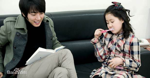 尹施允(，Yun Si Yun，ユン シユン，Yoon Si Yoon)穿透屋顶的HK 最优质剧照