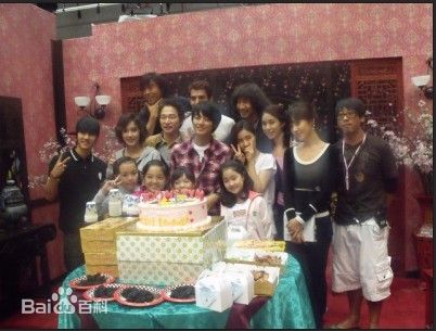 尹施允(，Yun Si Yun，ユン シユン，Yoon Si Yoon)穿透屋顶的HK 最优质剧照