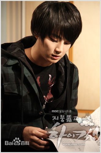 尹施允(，Yun Si Yun，ユン シユン，Yoon Si Yoon)穿透屋顶的HK 最优质剧照