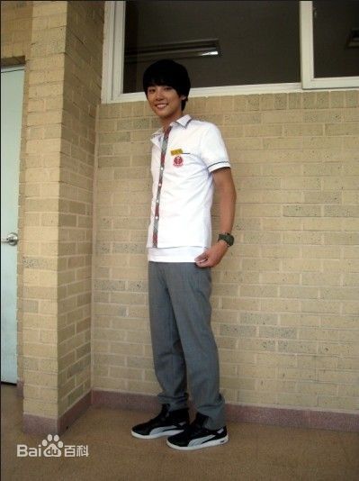 尹施允(，Yun Si Yun，ユン シユン，Yoon Si Yoon)穿透屋顶的HK 最优质剧照