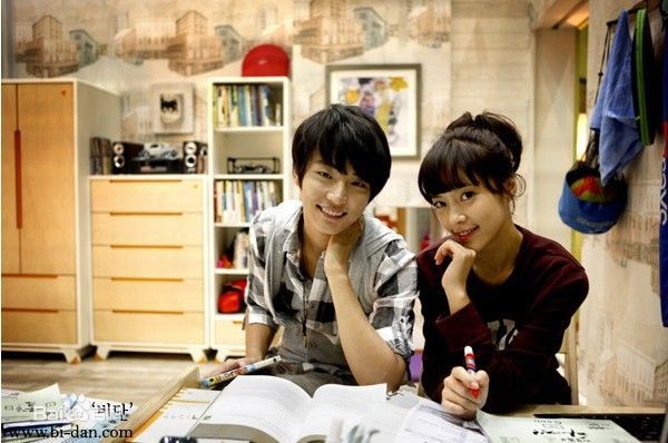 尹施允(，Yun Si Yun，ユン シユン，Yoon Si Yoon)穿透屋顶的HK 最优质剧照