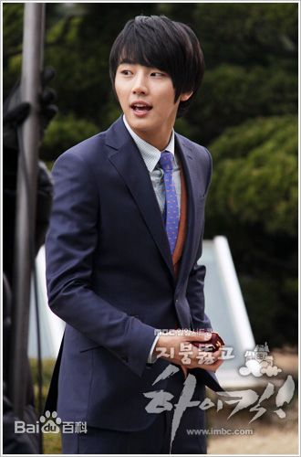 尹施允(，Yun Si Yun，ユン シユン，Yoon Si Yoon)穿透屋顶的HK 最优质剧照