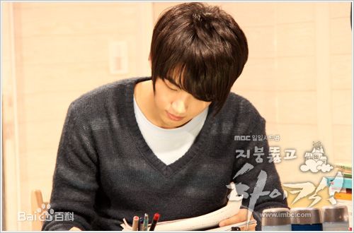 尹施允(，Yun Si Yun，ユン シユン，Yoon Si Yoon)穿透屋顶的HK 最优质剧照