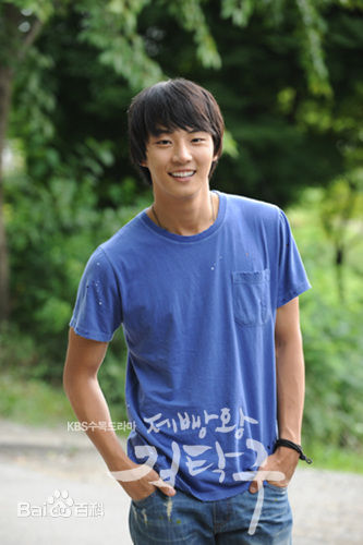 尹施允(，Yun Si Yun，ユン シユン，Yoon Si Yoon)面包王金卓求 高清剧照