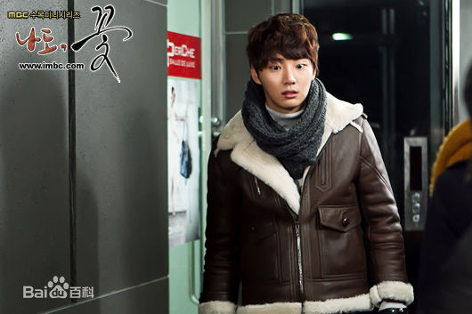 尹施允(，Yun Si Yun，ユン シユン，Yoon Si Yoon)我也是花 最优质剧照