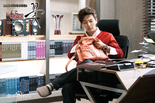 尹施允(，Yun Si Yun，ユン シユン，Yoon Si Yoon)我也是花 最优质剧照