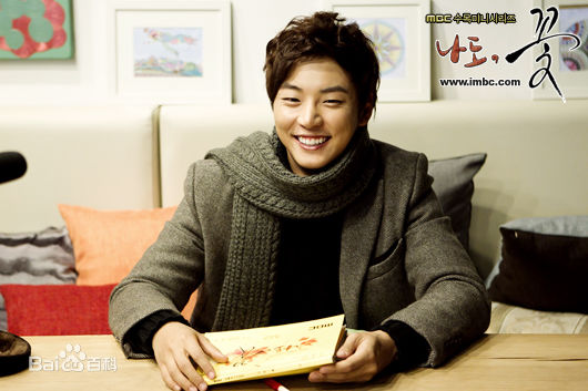 尹施允(，Yun Si Yun，ユン シユン，Yoon Si Yoon)我也是花 最优质剧照