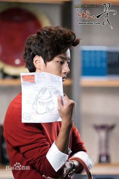 尹施允(，Yun Si Yun，ユン シユン，Yoon Si Yoon)我也是花 最优质剧照