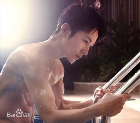 许之糯展现健美身材性感图片图集