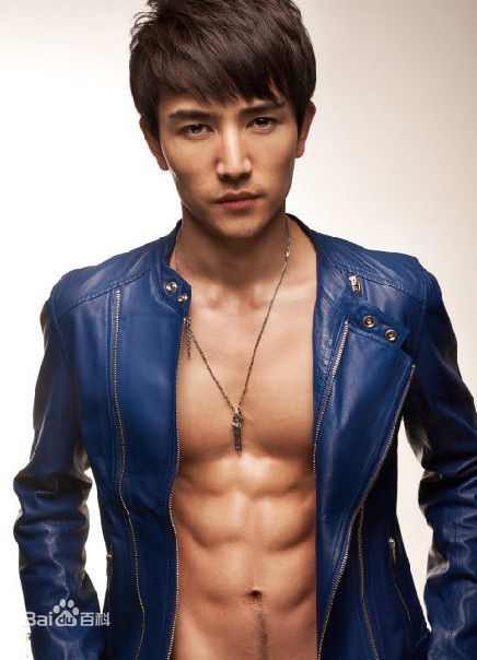 许之糯展现健美身材性感图片图集