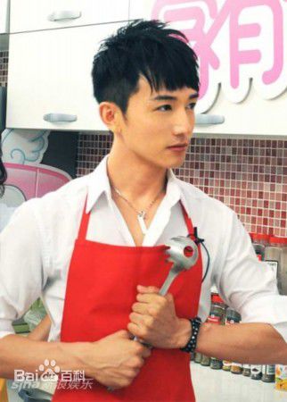 精选许之糯在主持美食栏目《家有好主妇》中的图册