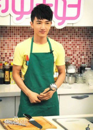 精选许之糯在主持美食栏目《家有好主妇》中的图册