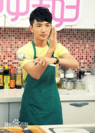 精选许之糯在主持美食栏目《家有好主妇》中的图册