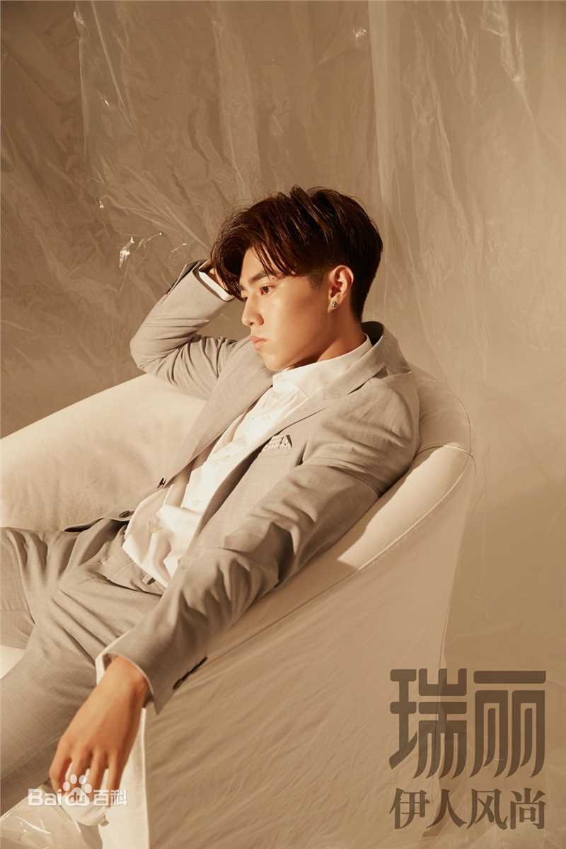 最全赵东泽在《瑞丽伊人风尚》型男大片中的壁纸